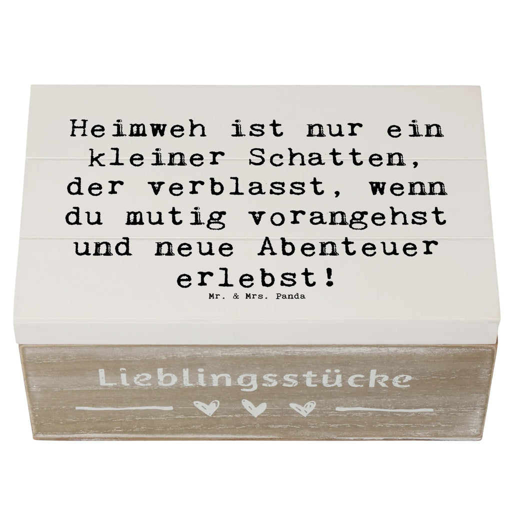 Wooden chest Saying Heimweh ist nur ein kleiner Schatten, der verblasst, wenn du mutig vorangehst und neue Abenteuer erlebst! Schatulle, Kiste, Schatzkiste, Erinnerungsbox, Holzkiste, Truhe, XXL, Geschenkbox, Aufbewahrungsbox, Dekokiste, Erinnerungskiste, Geschenkdose, sprüche, zitate, spruch kollektion, inspiration, motivation, lebensweisheiten, geschenkideen, wanddeko, wohnaccessoires, sprüche sammlung, schöne sprüche, glück, liebe, freude, lächeln, alltag verschönern, nachhaltige geschenke, dekoration, kreativ, einzigartig, shopify, mr and mrs panda