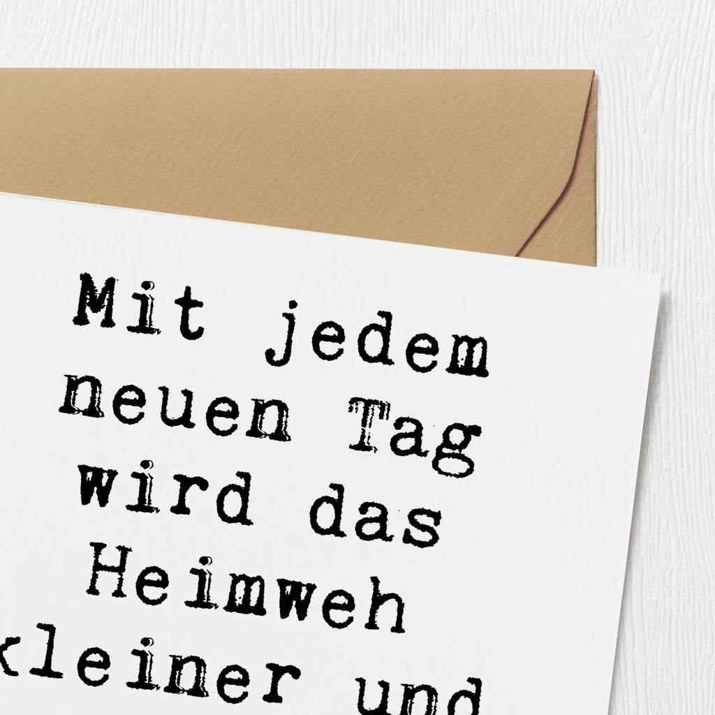 Deluxe Karte Spruch Heimweh überwinden Mut Klappkarte, Einladungskarte, Hochwertige Grußkarte, Karte, Geburtstagskarte, Hochzeitskarte, Hochwertige Klappkarte, Grußkarte, Glückwunschkarte, sprüche, zitate, spruch kollektion, inspiration, motivation, lebensweisheiten, geschenkideen, wanddeko, wohnaccessoires, sprüche sammlung, schöne sprüche, glück, liebe, freude, lächeln, alltag verschönern, nachhaltige geschenke, dekoration, kreativ, einzigartig, shopify, mr and mrs panda