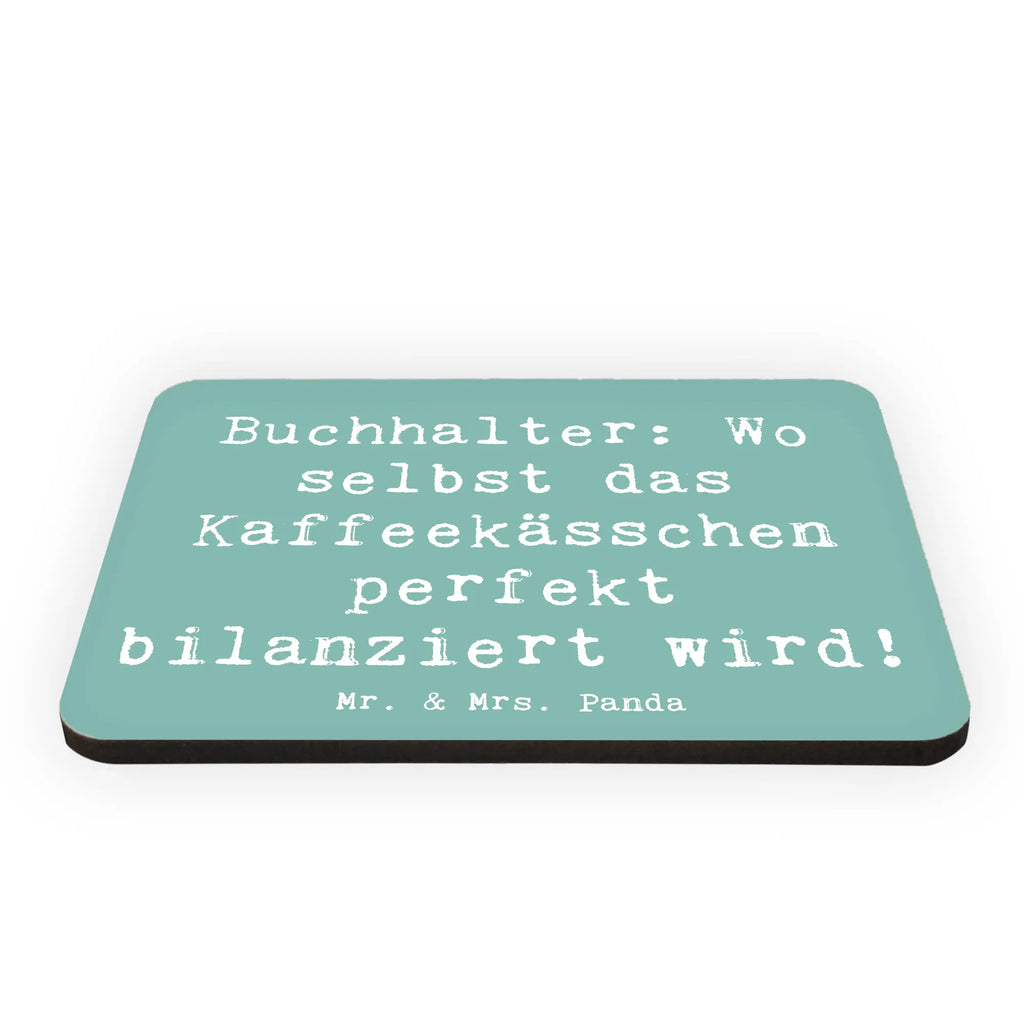 Magnet Buchhalter: Wo selbst das Kaffeekässchen perfekt bilanziert wird! Kühlschrankmagnet, Pinnwandmagnet, Souvenir Magnet, Motivmagnete, Dekomagnet, Whiteboard Magnet, Notiz Magnet, Kühlschrank Dekoration, Beruf, Ausbildung, Jubiläum, Abschied, Rente, Kollege, Kollegin, Geschenk, Schenken, Arbeitskollege, Mitarbeiter, Firma, Danke, Dankeschön