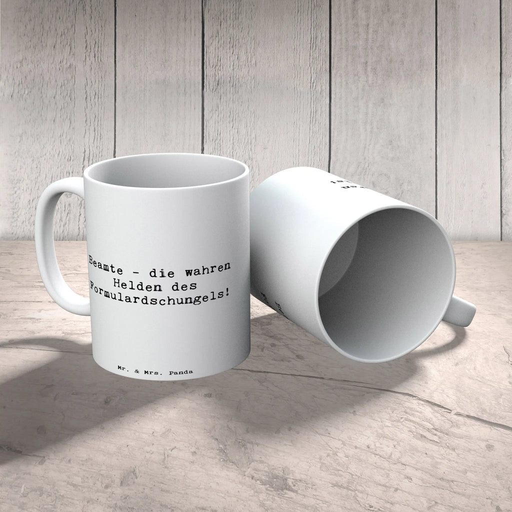 Tasse Spruch Beamtin Heldin Porzellantasse, Tasse mit Zitaten, Geschenktasse, Keramiktasse, Teetasse, Bürotasse, Tasse mit Motiven, Kaffeetasse, Tasse, Beruf, Ausbildung, Jubiläum, Abschied, Rente, Kollege, Kollegin, Geschenk, Schenken, Arbeitskollege, Mitarbeiter, Firma, Danke, Dankeschön