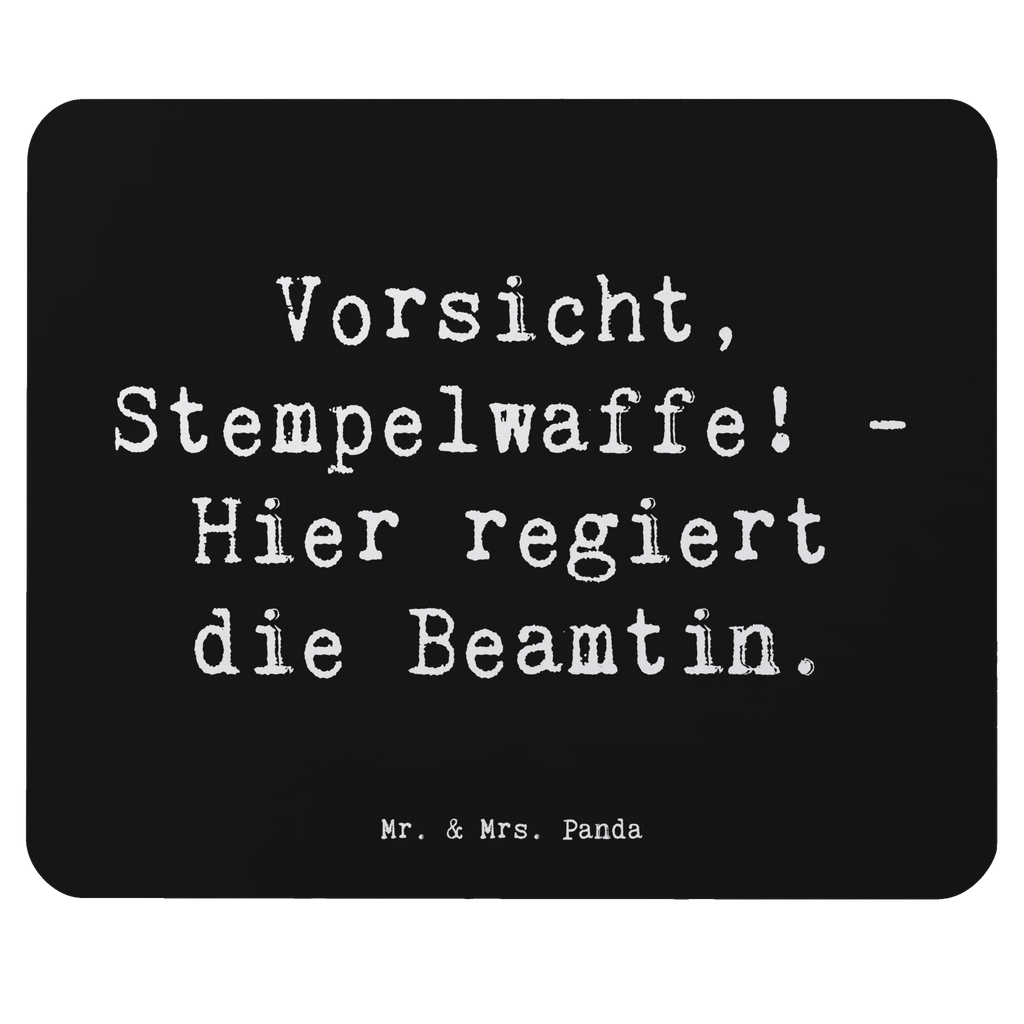 Mouse mat Saying Vorsicht, Stempelwaffe! - Hier regiert die Beamtin. Büroausstattung, Computer zubehör, Designer Mauspad, PC Zubehör, Einzigartiges Mauspad, Mousepad, Arbeitszimmer, Mauspad, Mauspad Büro, Mausunterlage, Beruf, Ausbildung, Jubiläum, Abschied, Rente, Kollege, Kollegin, Geschenk, Schenken, Arbeitskollege, Mitarbeiter, Firma, Danke, Dankeschön