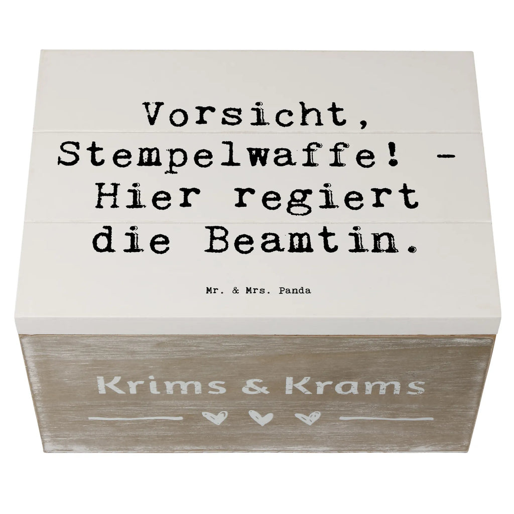 Holzkiste Spruch Beamtin Stempelwaffe Truhe, Dekokiste, Kiste, Erinnerungskiste, Erinnerungsbox, Geschenkbox, Aufbewahrungsbox, Holzkiste, Schatulle, Schatzkiste, XXL, Geschenkdose, Beruf, Ausbildung, Jubiläum, Abschied, Rente, Kollege, Kollegin, Geschenk, Schenken, Arbeitskollege, Mitarbeiter, Firma, Danke, Dankeschön