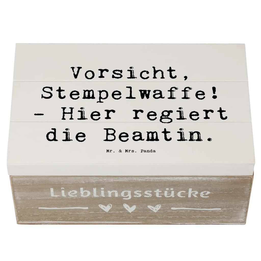 Holzkiste Spruch Beamtin Stempelwaffe Truhe, Dekokiste, Kiste, Erinnerungskiste, Erinnerungsbox, Geschenkbox, Aufbewahrungsbox, Holzkiste, Schatulle, Schatzkiste, XXL, Geschenkdose, Beruf, Ausbildung, Jubiläum, Abschied, Rente, Kollege, Kollegin, Geschenk, Schenken, Arbeitskollege, Mitarbeiter, Firma, Danke, Dankeschön