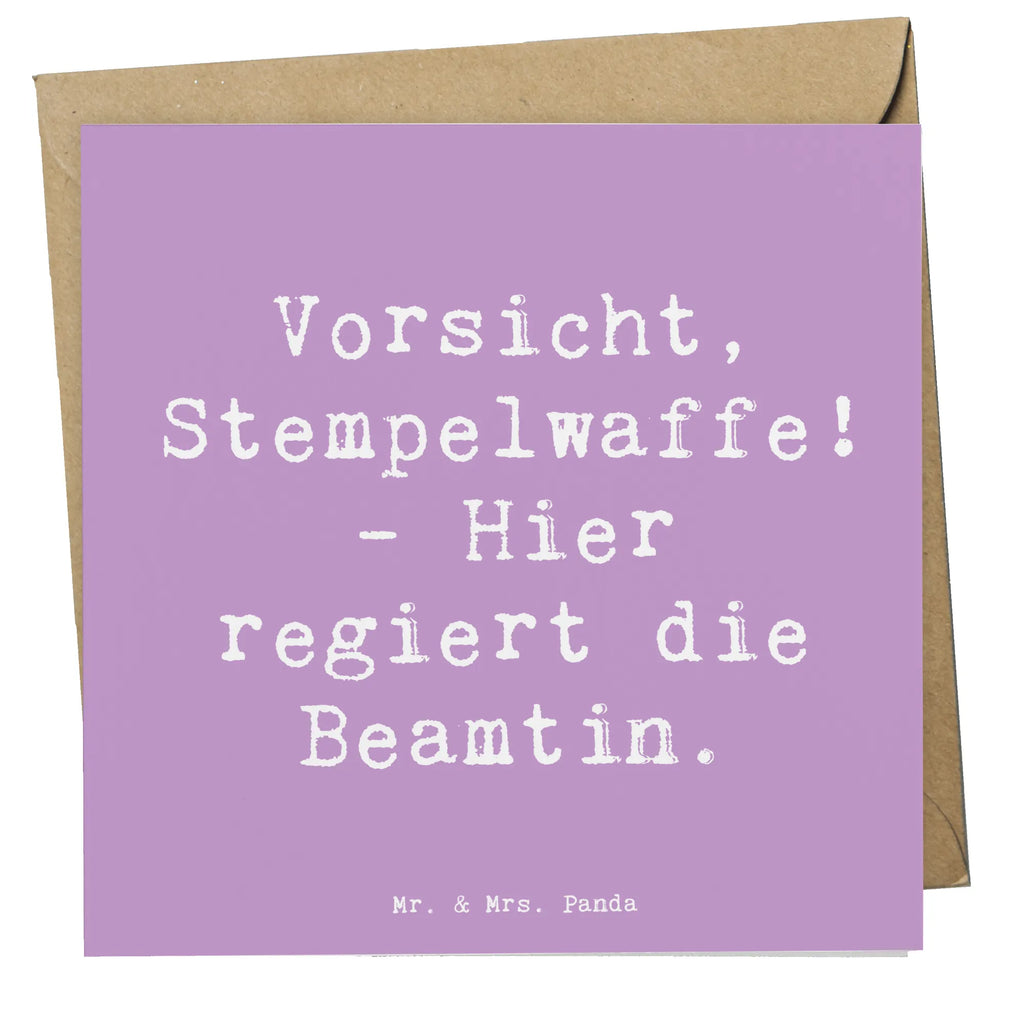 Deluxe Card Saying Vorsicht, Stempelwaffe! - Hier regiert die Beamtin. Karte, Geburtstagskarte, Einladungskarte, Grußkarte, Hochwertige Grußkarte, Hochzeitskarte, Glückwunschkarte, Klappkarte, Hochwertige Klappkarte, Beruf, Ausbildung, Jubiläum, Abschied, Rente, Kollege, Kollegin, Geschenk, Schenken, Arbeitskollege, Mitarbeiter, Firma, Danke, Dankeschön