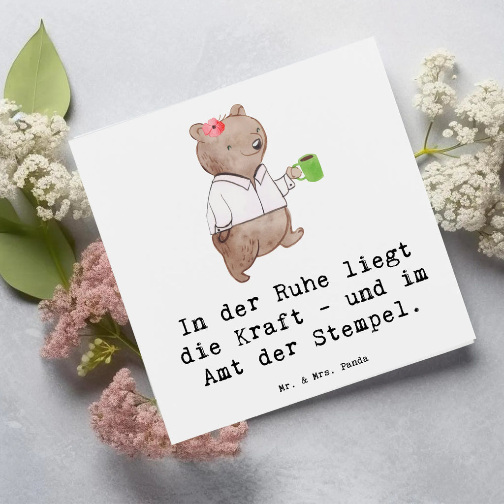 Deluxe Card In der Ruhe liegt die Kraft - und im Amt der Stempel. Glückwunschkarte, Geburtstagskarte, Grußkarte, Hochwertige Klappkarte, Karte, Hochzeitskarte, Hochwertige Grußkarte, Einladungskarte, Klappkarte, Beruf, Ausbildung, Jubiläum, Abschied, Rente, Kollege, Kollegin, Geschenk, Schenken, Arbeitskollege, Mitarbeiter, Firma, Danke, Dankeschön