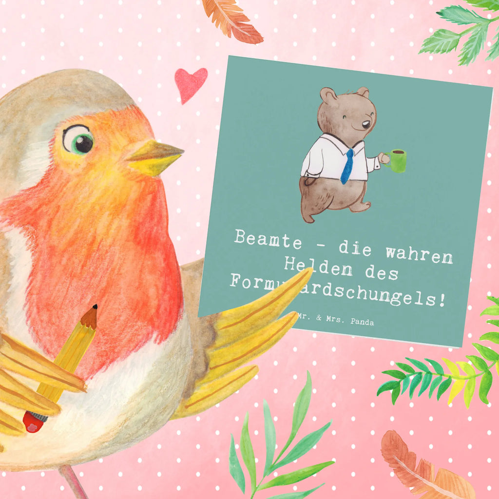 Deluxe Card Beamte - die wahren Helden des Formulardschungels! Grußkarte, Einladungskarte, Karte, Hochzeitskarte, Hochwertige Klappkarte, Hochwertige Grußkarte, Klappkarte, Glückwunschkarte, Geburtstagskarte, Beruf, Ausbildung, Jubiläum, Abschied, Rente, Kollege, Kollegin, Geschenk, Schenken, Arbeitskollege, Mitarbeiter, Firma, Danke, Dankeschön