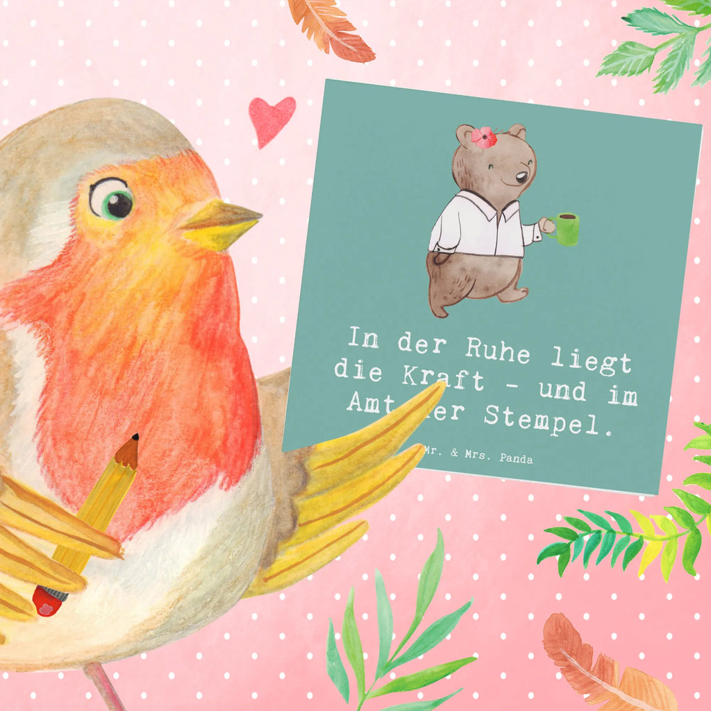 Deluxe Card In der Ruhe liegt die Kraft - und im Amt der Stempel. Glückwunschkarte, Geburtstagskarte, Grußkarte, Hochwertige Klappkarte, Karte, Hochzeitskarte, Hochwertige Grußkarte, Einladungskarte, Klappkarte, Beruf, Ausbildung, Jubiläum, Abschied, Rente, Kollege, Kollegin, Geschenk, Schenken, Arbeitskollege, Mitarbeiter, Firma, Danke, Dankeschön