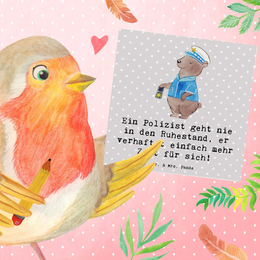 Deluxe Card Ein Polizist geht nie in den Ruhestand, er verhaftet einfach mehr Zeit für sich! Klappkarte, Grußkarte, Hochwertige Grußkarte, Karte, Hochwertige Klappkarte, Glückwunschkarte, Hochzeitskarte, Geburtstagskarte, Einladungskarte, Beruf, Ausbildung, Jubiläum, Abschied, Rente, Kollege, Kollegin, Geschenk, Schenken, Arbeitskollege, Mitarbeiter, Firma, Danke, Dankeschön