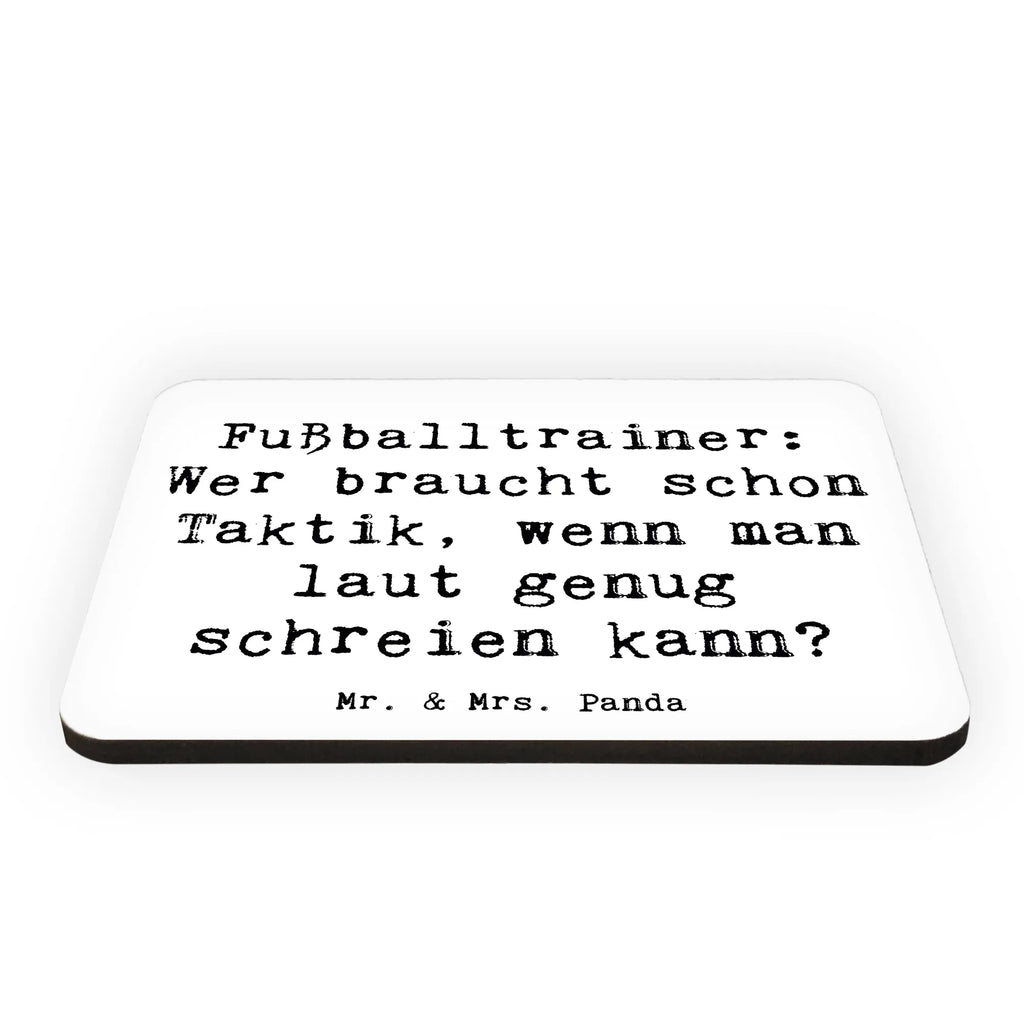 Magnet Saying Fußballtrainer: Wer braucht schon Taktik, wenn man laut genug schreien kann? Kühlschrankmagnet, Dekomagnet, Kühlschrank Dekoration, Notiz Magnet, Whiteboard Magnet, Motivmagnete, Pinnwandmagnet, Souvenir Magnet, Beruf, Ausbildung, Jubiläum, Abschied, Rente, Kollege, Kollegin, Geschenk, Schenken, Arbeitskollege, Mitarbeiter, Firma, Danke, Dankeschön