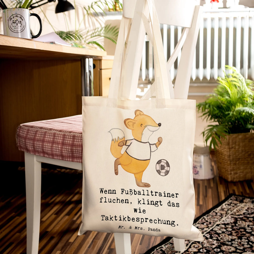 Tote bag Wenn Fußballtrainer fluchen, klingt das wie Taktikbesprechung. Einkaufstüte, Beuteltasche, Shopper, Einkaufstasche, Tragetasche, Tasche, Stoffbeutel, Strandtasche, Beutel, Jutetasche, Jutebeutel, Schultertasche, Stofftasche, Umhängetasche, Laptoptasche, Badetasche, Beruf, Ausbildung, Jubiläum, Abschied, Rente, Kollege, Kollegin, Geschenk, Schenken, Arbeitskollege, Mitarbeiter, Firma, Danke, Dankeschön