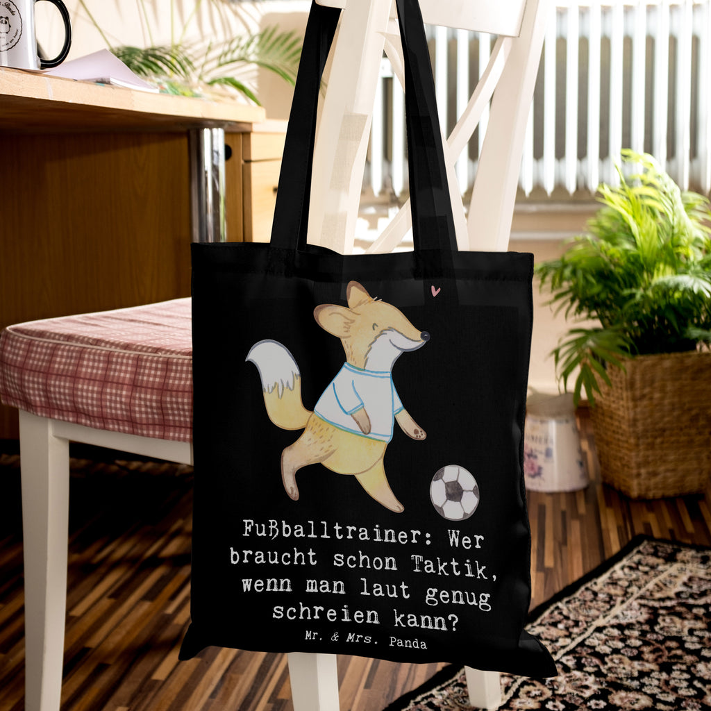 Tote bag Fußballtrainer: Wer braucht schon Taktik, wenn man laut genug schreien kann? stofftasche baumwolle, totebag, Tote Bag, Laptoptasche, tragbeutel, Büchertasche, textiltasche, Henkeltasche, Schultertasche, canvas tasche, Stofftasche, Baumwolltasche, baumwoll shopper, Tasche, Beutel, Stoffbeutel, Umhängetasche, Alltagstasche, festivaltasche, schultertasche baumwolle, festival tasche, freizeitbeutel, Freizeittasche, beutel baumwolle, stoff shopper, Shopping Tasche, schulterbeutel, Tüte, Baumwoll-Shopper, henkeltasche baumwolle, einkaufsshopper, Uni Tasche, Jutetasche, Jutebeutel, studententasche, Baumwollbeutel, Schulbeutel, Tragetasche, umhängebeutel, Strandtasche, umhängetasche baumwolle, universaltasche, Shopper, Schultasche, Baumwoll-Tragetasche, tragetasche baumwolle, tasche baumwolle, dokumententasche, Einkaufsbeutel, campus tasche, textilbeutel, Unitasche, Einkaufstasche, Einkaufstüte, Stoff-Tragetasche, einkaufstasche baumwolle, Beruf, Danke, Schenken, Kollegin, Arbeitskollege, Jubiläum, Mitarbeiter, Firma, Rente, Dankeschön, Kollege, Ausbildung, Geschenk, Abschied