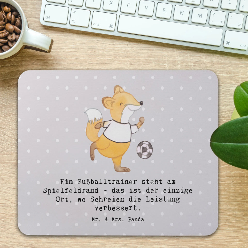 Mouse mat Ein Fußballtrainer steht am Spielfeldrand - das ist der einzige Ort, wo Schreien die Leistung verbessert. Mausunterlage, PC Zubehör, Büroausstattung, Arbeitszimmer, Einzigartiges Mauspad, Designer Mauspad, Mousepad, Mauspad Büro, Mauspad, Computer zubehör, Beruf, Ausbildung, Jubiläum, Abschied, Rente, Kollege, Kollegin, Geschenk, Schenken, Arbeitskollege, Mitarbeiter, Firma, Danke, Dankeschön