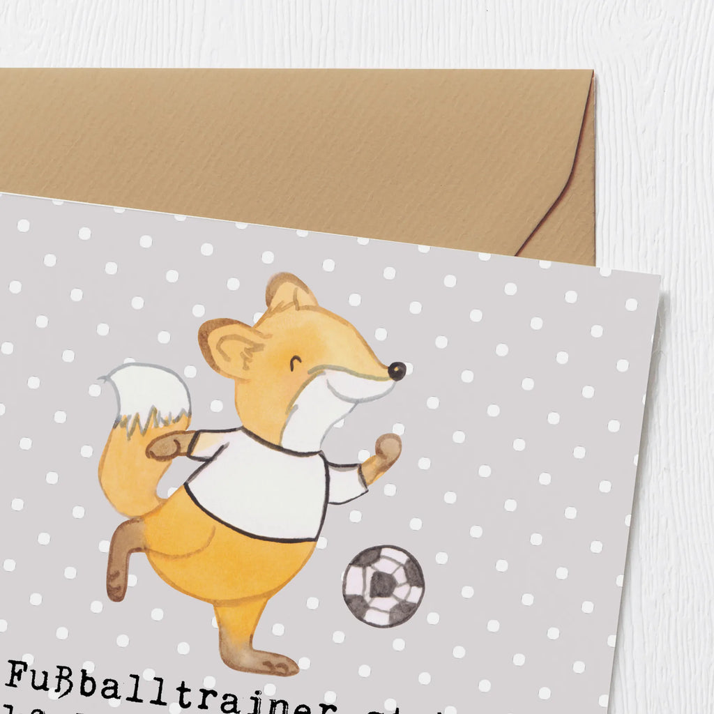 Deluxe Card Ein Fußballtrainer steht am Spielfeldrand - das ist der einzige Ort, wo Schreien die Leistung verbessert. Glückwunschkarte, Einladungskarte, Karte, Geburtstagskarte, Hochwertige Grußkarte, Grußkarte, Hochwertige Klappkarte, Klappkarte, Hochzeitskarte, Beruf, Ausbildung, Jubiläum, Abschied, Rente, Kollege, Kollegin, Geschenk, Schenken, Arbeitskollege, Mitarbeiter, Firma, Danke, Dankeschön