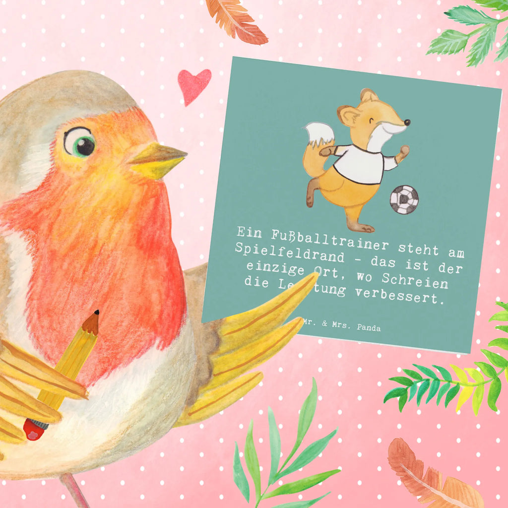 Deluxe Card Ein Fußballtrainer steht am Spielfeldrand - das ist der einzige Ort, wo Schreien die Leistung verbessert. Glückwunschkarte, Einladungskarte, Karte, Geburtstagskarte, Hochwertige Grußkarte, Grußkarte, Hochwertige Klappkarte, Klappkarte, Hochzeitskarte, Beruf, Ausbildung, Jubiläum, Abschied, Rente, Kollege, Kollegin, Geschenk, Schenken, Arbeitskollege, Mitarbeiter, Firma, Danke, Dankeschön