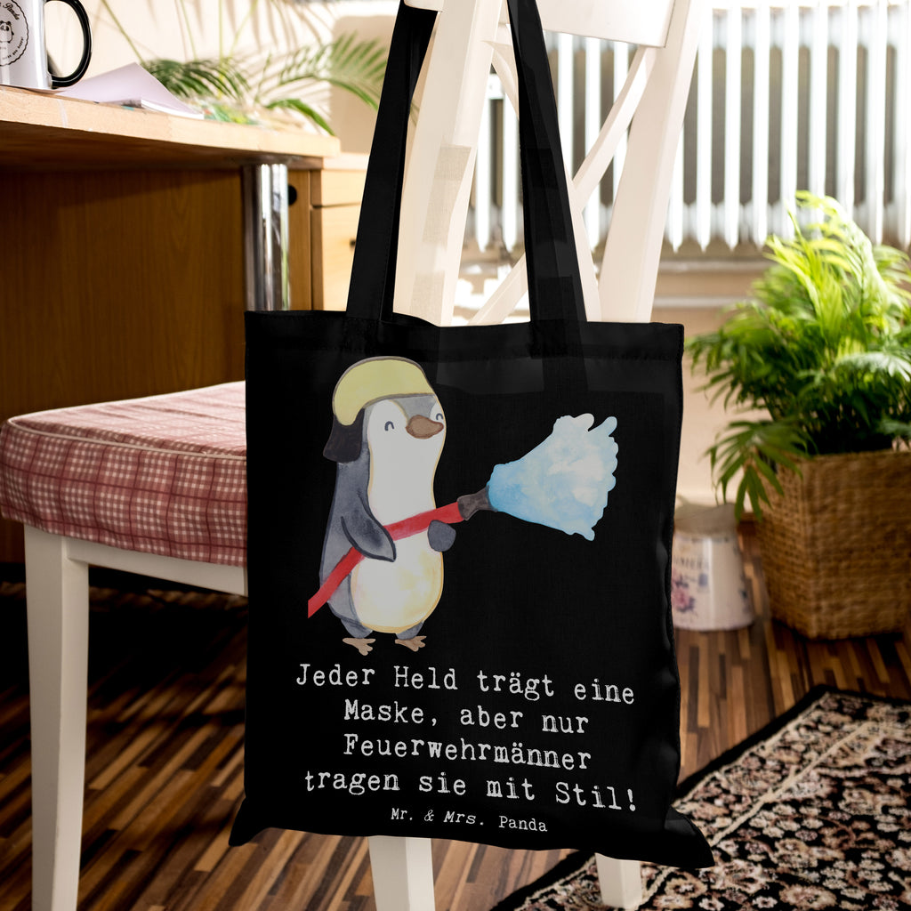 Tote bag Jeder Held trägt eine Maske, aber nur Feuerwehrmänner tragen sie mit Stil! Jutetasche, Beutel, Schultertasche, Badetasche, Jutebeutel, Strandtasche, Tragetasche, Stoffbeutel, Einkaufstüte, Shopper, Beuteltasche, Stofftasche, Laptoptasche, Umhängetasche, Einkaufstasche, Tasche, Beruf, Ausbildung, Jubiläum, Abschied, Rente, Kollege, Kollegin, Geschenk, Schenken, Arbeitskollege, Mitarbeiter, Firma, Danke, Dankeschön