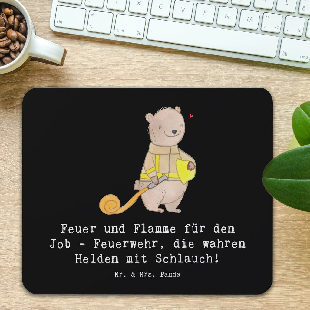 Mouse mat Feuer und Flamme für den Job - Feuerwehr, die wahren Helden mit Schlauch! Mauspad, Arbeitszimmer, Computer zubehör, Designer Mauspad, Büroausstattung, PC Zubehör, Einzigartiges Mauspad, Mauspad Büro, Mousepad, Mausunterlage, Beruf, Ausbildung, Jubiläum, Abschied, Rente, Kollege, Kollegin, Geschenk, Schenken, Arbeitskollege, Mitarbeiter, Firma, Danke, Dankeschön
