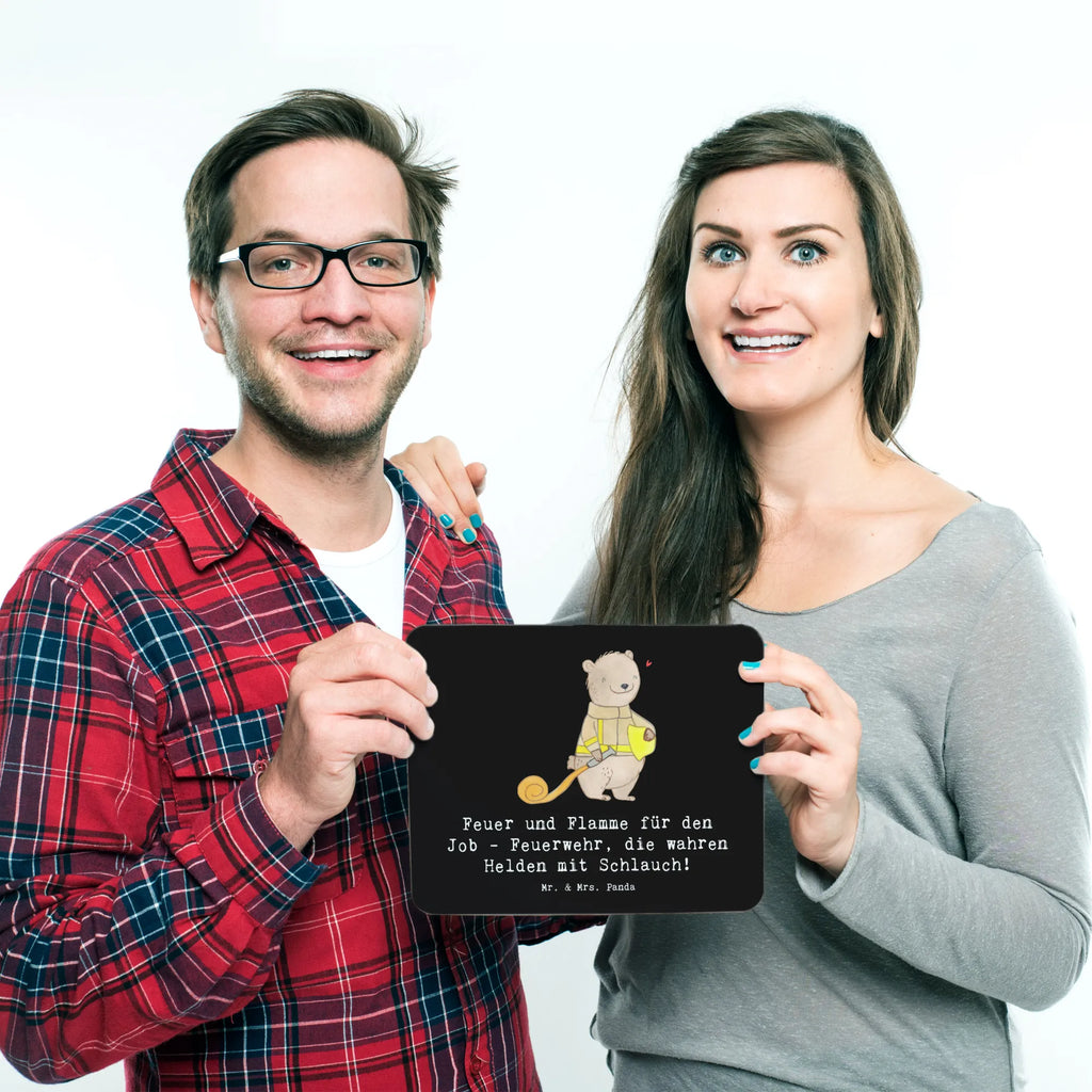 Mouse mat Feuer und Flamme für den Job - Feuerwehr, die wahren Helden mit Schlauch! Mauspad, Arbeitszimmer, Computer zubehör, Designer Mauspad, Büroausstattung, PC Zubehör, Einzigartiges Mauspad, Mauspad Büro, Mousepad, Mausunterlage, Beruf, Ausbildung, Jubiläum, Abschied, Rente, Kollege, Kollegin, Geschenk, Schenken, Arbeitskollege, Mitarbeiter, Firma, Danke, Dankeschön