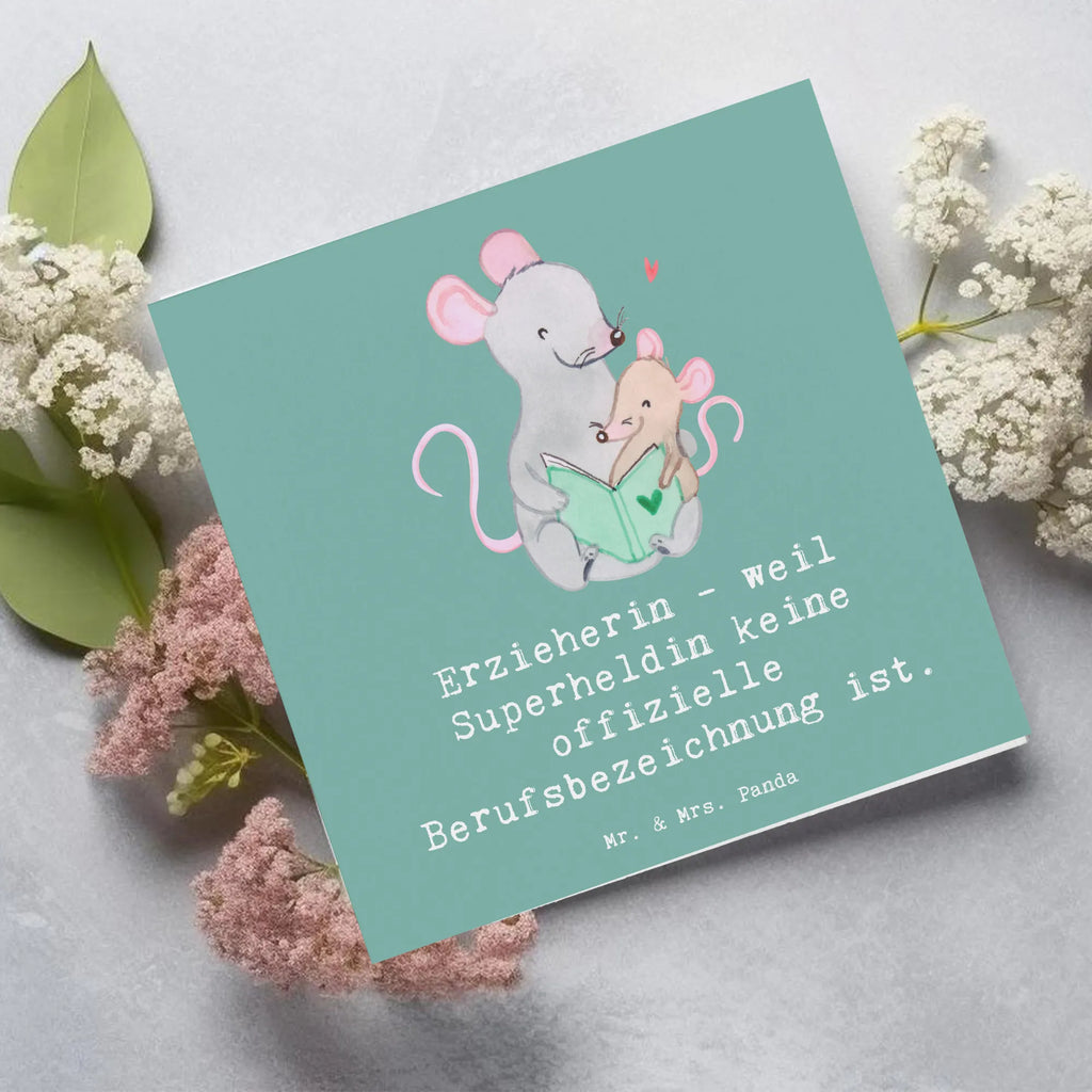 Deluxe Card Erzieherin - weil Superheldin keine offizielle Berufsbezeichnung ist. Glückwunschkarte, Hochzeitskarte, Karte, Geburtstagskarte, Einladungskarte, Hochwertige Klappkarte, Klappkarte, Grußkarte, Hochwertige Grußkarte, Beruf, Ausbildung, Jubiläum, Abschied, Rente, Kollege, Kollegin, Geschenk, Schenken, Arbeitskollege, Mitarbeiter, Firma, Danke, Dankeschön