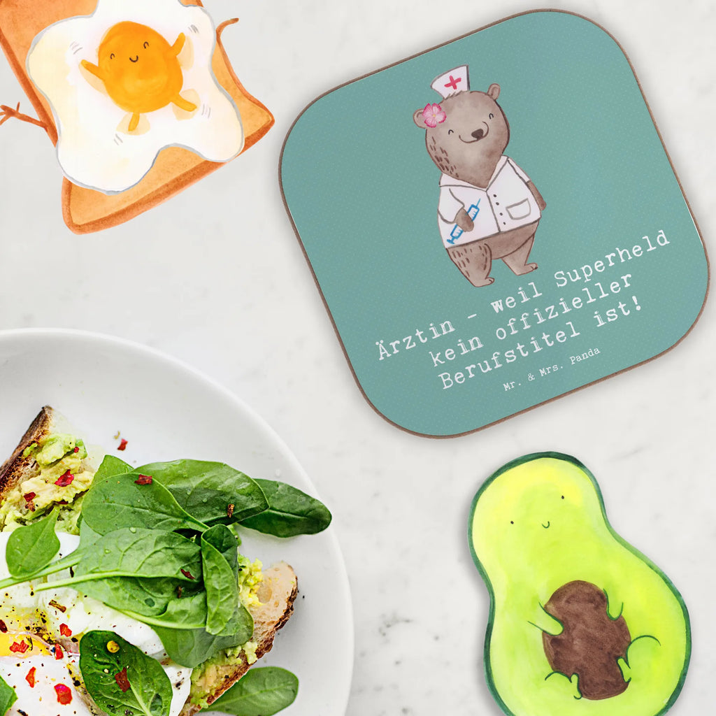 Untersetzer Ärztin Superheld Untersetzer Gläser, Glasuntersetzer, Untersetzer Holz, Getränkeuntersetzer, Holzuntersetzer, Korkuntersetzer, Untersetzer, Bierdeckel, Untersetzer Design, Tassen Untersetzer, Untersetzer aus Holz, Untersetzer für Gläser, Beruf, Ausbildung, Jubiläum, Abschied, Rente, Kollege, Kollegin, Geschenk, Schenken, Arbeitskollege, Mitarbeiter, Firma, Danke, Dankeschön