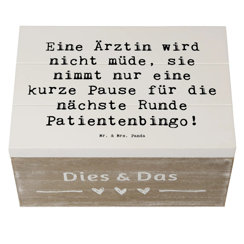 Wooden chest Saying Eine Ärztin wird nicht müde, sie nimmt nur eine kurze Pause für die nächste Runde Patientenbingo! Truhe, XXL, Dekokiste, Schatzkiste, Erinnerungsbox, Holzkiste, Erinnerungskiste, Geschenkdose, Schatulle, Aufbewahrungsbox, Geschenkbox, Kiste, Beruf, Ausbildung, Jubiläum, Abschied, Rente, Kollege, Kollegin, Geschenk, Schenken, Arbeitskollege, Mitarbeiter, Firma, Danke, Dankeschön