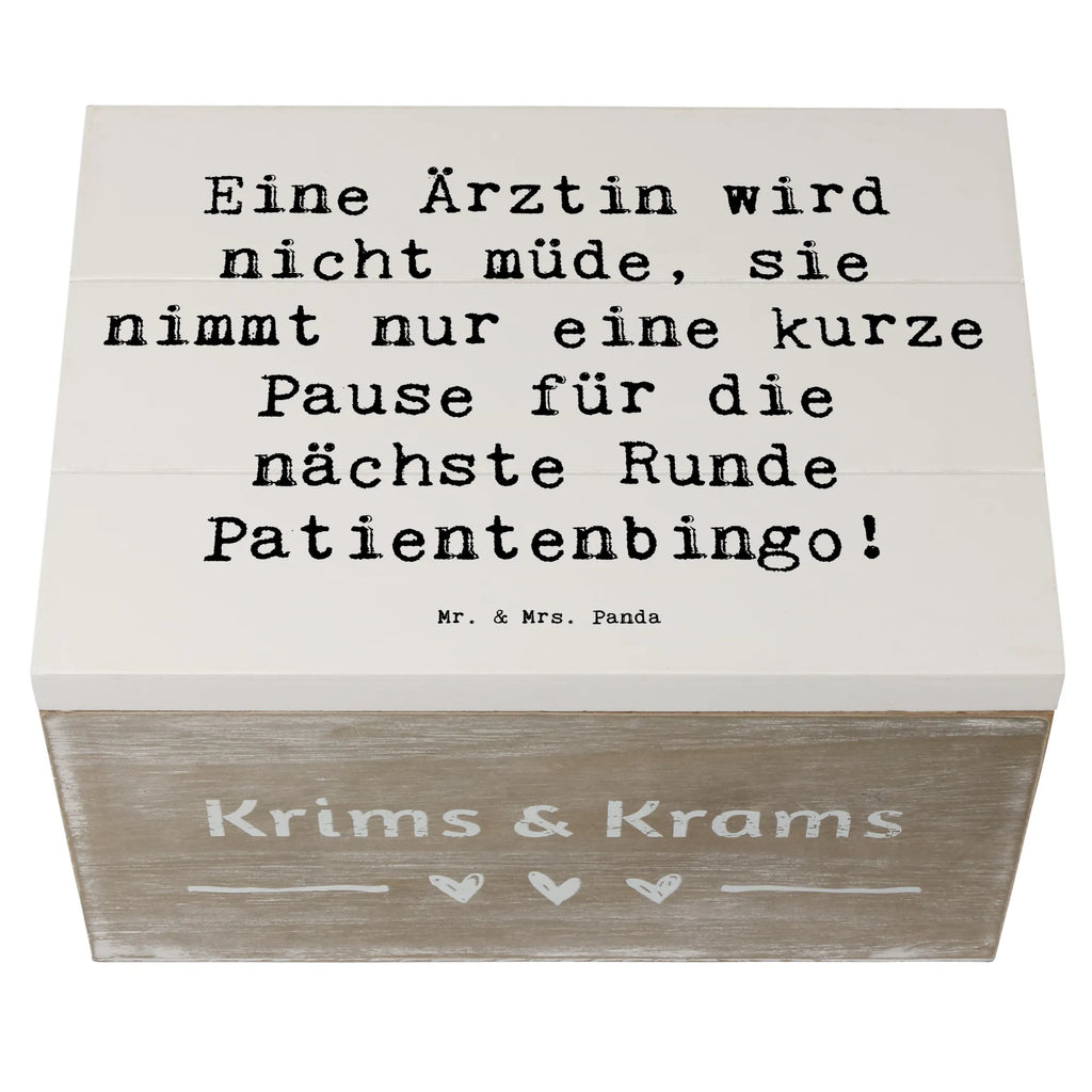 Wooden chest Saying Eine Ärztin wird nicht müde, sie nimmt nur eine kurze Pause für die nächste Runde Patientenbingo! Truhe, XXL, Dekokiste, Schatzkiste, Erinnerungsbox, Holzkiste, Erinnerungskiste, Geschenkdose, Schatulle, Aufbewahrungsbox, Geschenkbox, Kiste, Beruf, Ausbildung, Jubiläum, Abschied, Rente, Kollege, Kollegin, Geschenk, Schenken, Arbeitskollege, Mitarbeiter, Firma, Danke, Dankeschön
