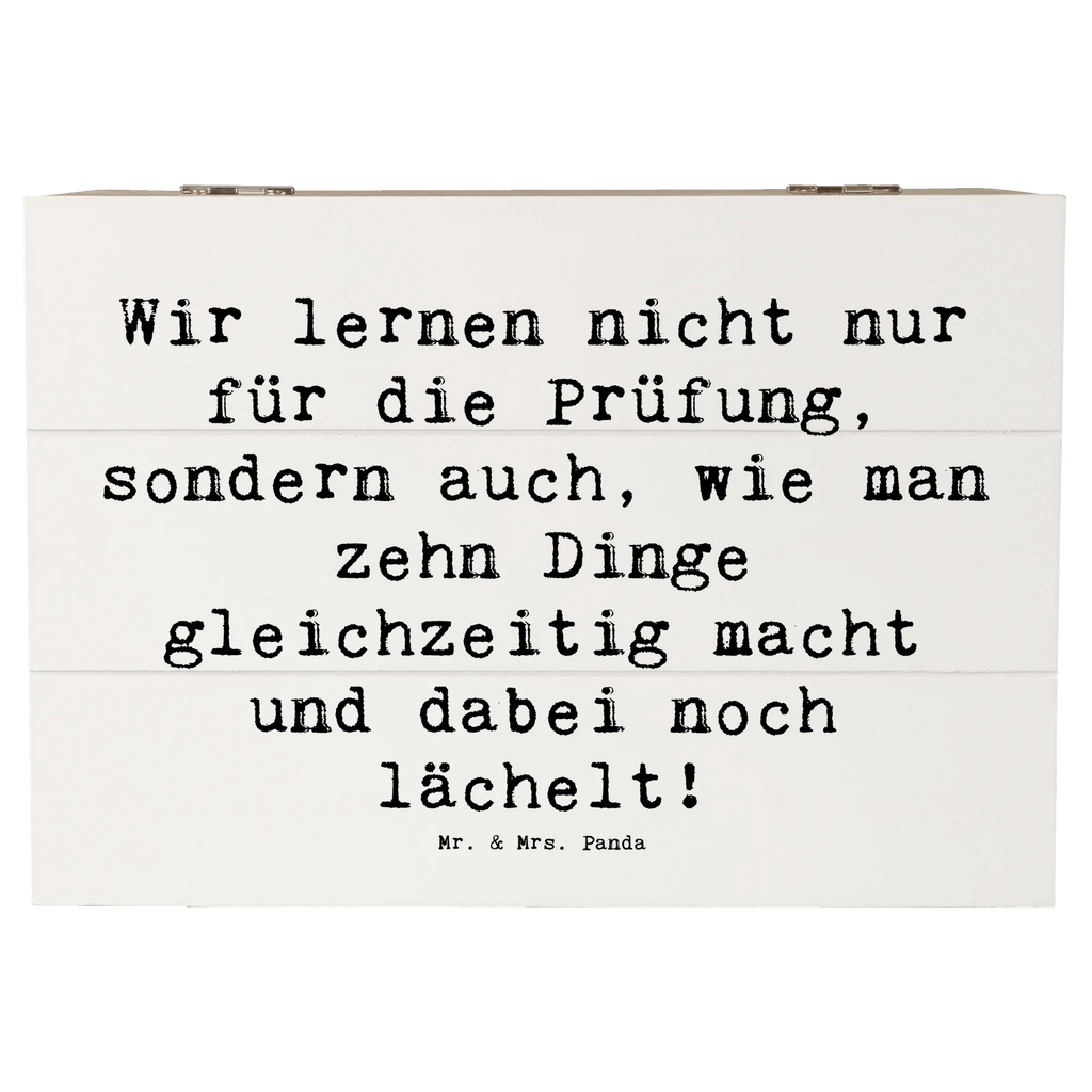 Wooden chest Saying Wir lernen nicht nur für die Prüfung, sondern auch, wie man zehn Dinge gleichzeitig macht und dabei noch lächelt! Schatulle, Erinnerungsbox, Dekokiste, XXL, Kiste, Aufbewahrungsbox, Schatzkiste, Geschenkdose, Erinnerungskiste, Geschenkbox, Holzkiste, Truhe, Beruf, Ausbildung, Jubiläum, Abschied, Rente, Kollege, Kollegin, Geschenk, Schenken, Arbeitskollege, Mitarbeiter, Firma, Danke, Dankeschön