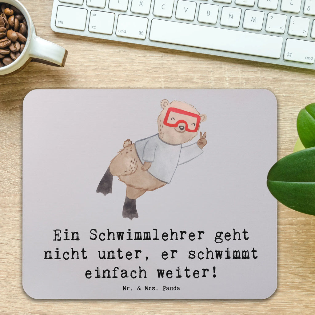 Mouse mat Ein Schwimmlehrer geht nicht unter, er schwimmt einfach weiter! Mousepad, Designer Mauspad, PC Zubehör, Büroausstattung, Mausunterlage, Arbeitszimmer, Mauspad, Einzigartiges Mauspad, Computer zubehör, Mauspad Büro, Beruf, Ausbildung, Jubiläum, Abschied, Rente, Kollege, Kollegin, Geschenk, Schenken, Arbeitskollege, Mitarbeiter, Firma, Danke, Dankeschön