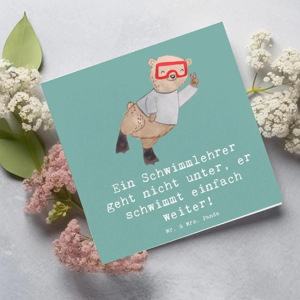 Deluxe Card Ein Schwimmlehrer geht nicht unter, er schwimmt einfach weiter! Grußkarte, Hochzeitskarte, Hochwertige Grußkarte, Karte, Klappkarte, Einladungskarte, Glückwunschkarte, Geburtstagskarte, Hochwertige Klappkarte, Beruf, Ausbildung, Jubiläum, Abschied, Rente, Kollege, Kollegin, Geschenk, Schenken, Arbeitskollege, Mitarbeiter, Firma, Danke, Dankeschön