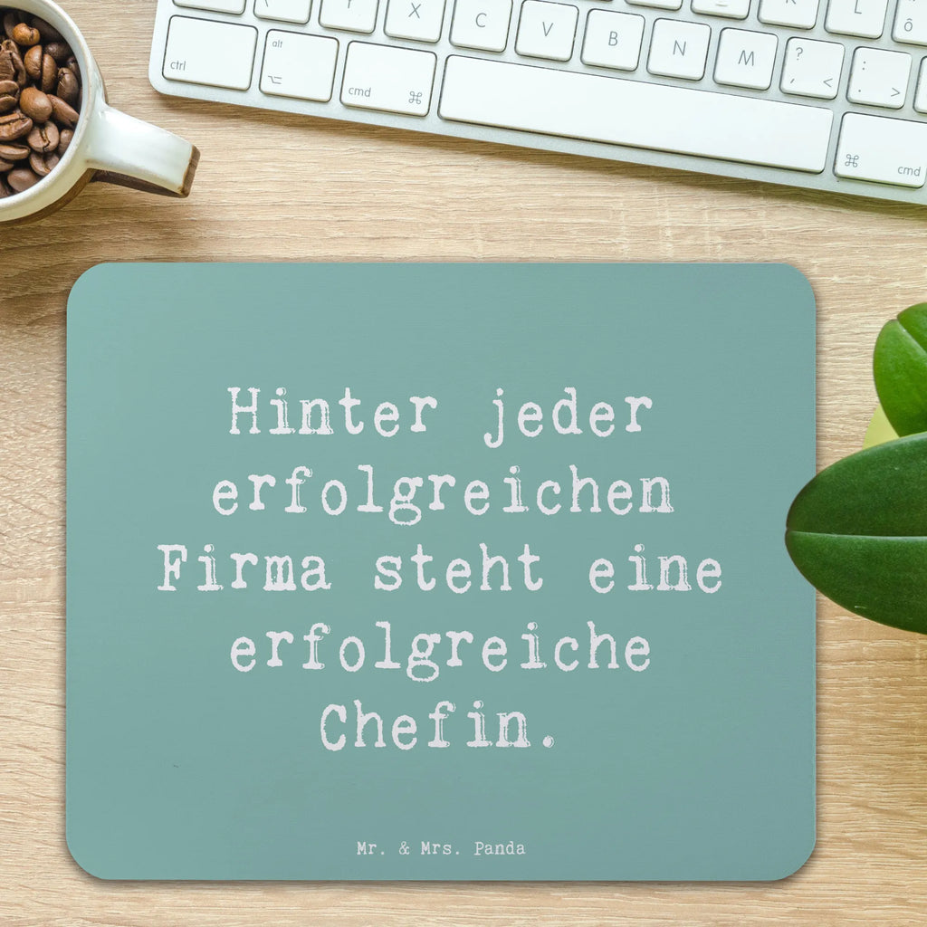 Mauspad Spruch Hinter jeder erfolgreichen Firma steht eine erfolgreiche Chefin. Designer Mauspad, Arbeitszimmer, Mousepad, Computer zubehör, Mauspad, PC Zubehör, Einzigartiges Mauspad, Mausunterlage, Büroausstattung, Mauspad Büro, Beruf, Ausbildung, Jubiläum, Abschied, Rente, Kollege, Kollegin, Geschenk, Schenken, Arbeitskollege, Mitarbeiter, Firma, Danke, Dankeschön