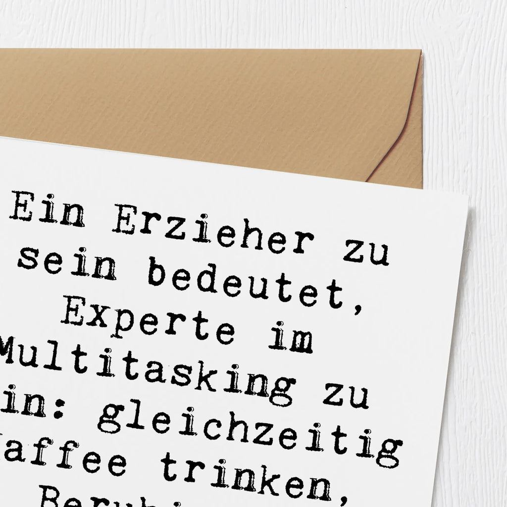 Deluxe Card Saying Ein Erzieher zu sein bedeutet, Experte im Multitasking zu sein: gleichzeitig Kaffee trinken, Beruhigen, Aufräumen und Lächeln! Hochwertige Grußkarte, Grußkarte, Glückwunschkarte, Geburtstagskarte, Karte, Hochzeitskarte, Hochwertige Klappkarte, Einladungskarte, Klappkarte, Beruf, Ausbildung, Jubiläum, Abschied, Rente, Kollege, Kollegin, Geschenk, Schenken, Arbeitskollege, Mitarbeiter, Firma, Danke, Dankeschön
