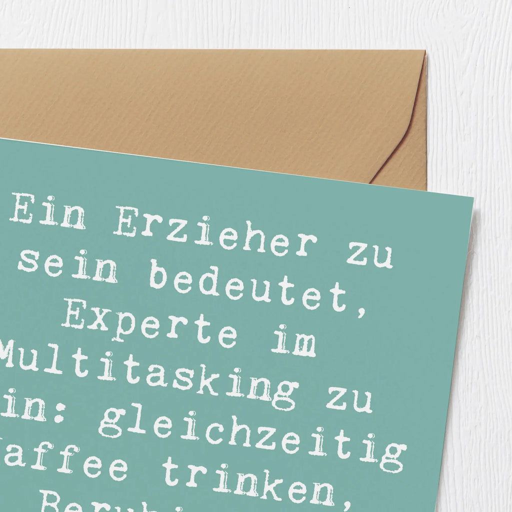 Deluxe Card Saying Ein Erzieher zu sein bedeutet, Experte im Multitasking zu sein: gleichzeitig Kaffee trinken, Beruhigen, Aufräumen und Lächeln! Hochwertige Grußkarte, Grußkarte, Glückwunschkarte, Geburtstagskarte, Karte, Hochzeitskarte, Hochwertige Klappkarte, Einladungskarte, Klappkarte, Beruf, Ausbildung, Jubiläum, Abschied, Rente, Kollege, Kollegin, Geschenk, Schenken, Arbeitskollege, Mitarbeiter, Firma, Danke, Dankeschön