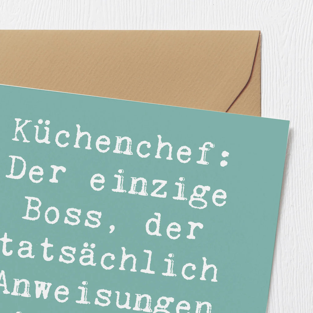 Deluxe Karte Spruch Küchenchef: Der einzige Boss, der tatsächlich Anweisungen mit Messern gibt. Grußkarte, Geburtstagskarte, Hochwertige Grußkarte, Karte, Hochwertige Klappkarte, Einladungskarte, Glückwunschkarte, Klappkarte, Hochzeitskarte, Beruf, Ausbildung, Jubiläum, Abschied, Rente, Kollege, Kollegin, Geschenk, Schenken, Arbeitskollege, Mitarbeiter, Firma, Danke, Dankeschön