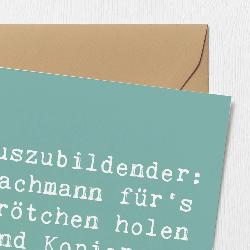 Deluxe Card Saying Auszubildender: Fachmann für's Brötchen holen und Kopieren! Grußkarte, Glückwunschkarte, Hochzeitskarte, Karte, Klappkarte, Geburtstagskarte, Hochwertige Grußkarte, Einladungskarte, Hochwertige Klappkarte, Beruf, Ausbildung, Jubiläum, Abschied, Rente, Kollege, Kollegin, Geschenk, Schenken, Arbeitskollege, Mitarbeiter, Firma, Danke, Dankeschön