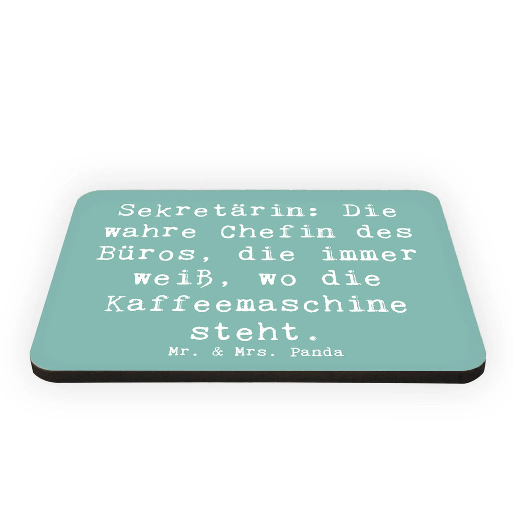Magnet Saying Sekretärin: Die wahre Chefin des Büros, die immer weiß, wo die Kaffeemaschine steht. Whiteboard Magnet, Souvenir Magnet, Kühlschrank Dekoration, Notiz Magnet, Kühlschrankmagnet, Motivmagnete, Dekomagnet, Pinnwandmagnet, Beruf, Ausbildung, Jubiläum, Abschied, Rente, Kollege, Kollegin, Geschenk, Schenken, Arbeitskollege, Mitarbeiter, Firma, Danke, Dankeschön