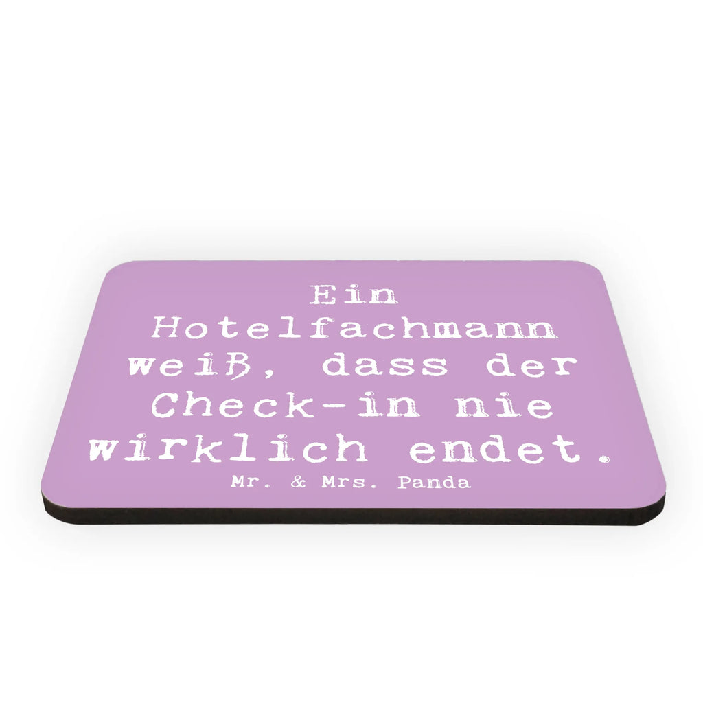 Magnet Saying Ein Hotelfachmann weiß, dass der Check-in nie wirklich endet. Souvenir Magnet, Motivmagnete, Dekomagnet, Kühlschrankmagnet, Kühlschrank Dekoration, Pinnwandmagnet, Notiz Magnet, Whiteboard Magnet, Beruf, Ausbildung, Jubiläum, Abschied, Rente, Kollege, Kollegin, Geschenk, Schenken, Arbeitskollege, Mitarbeiter, Firma, Danke, Dankeschön