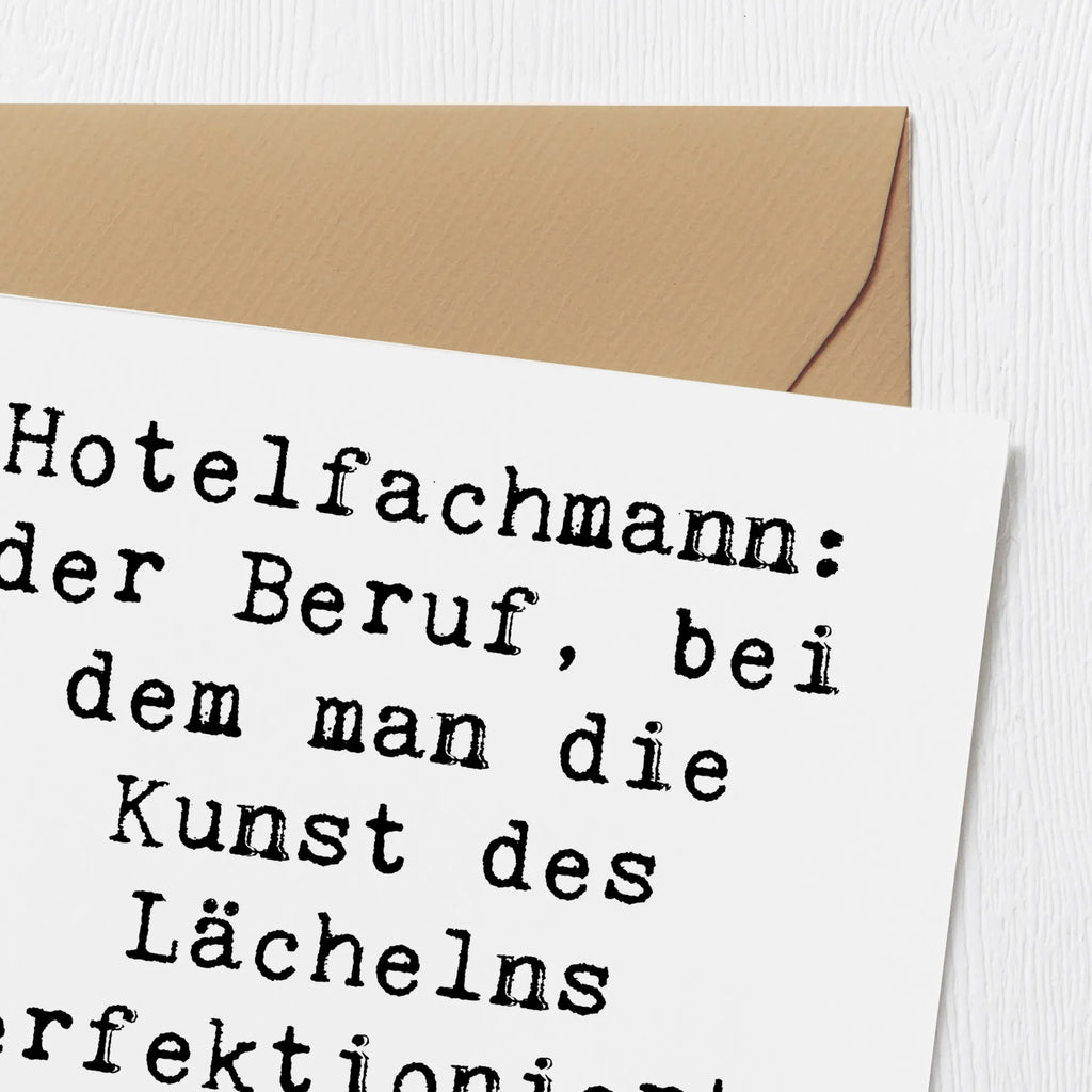 Deluxe Karte Spruch Hotelfachmann: der Beruf, bei dem man die Kunst des Lächelns perfektioniert, selbst um 3 Uhr morgens. Grußkarte, Glückwunschkarte, Karte, Hochwertige Klappkarte, Hochzeitskarte, Einladungskarte, Hochwertige Grußkarte, Klappkarte, Geburtstagskarte, Beruf, Ausbildung, Jubiläum, Abschied, Rente, Kollege, Kollegin, Geschenk, Schenken, Arbeitskollege, Mitarbeiter, Firma, Danke, Dankeschön