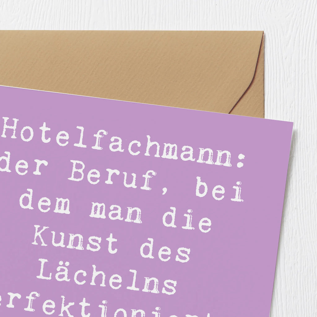 Deluxe Karte Spruch Hotelfachmann: der Beruf, bei dem man die Kunst des Lächelns perfektioniert, selbst um 3 Uhr morgens. Grußkarte, Glückwunschkarte, Karte, Hochwertige Klappkarte, Hochzeitskarte, Einladungskarte, Hochwertige Grußkarte, Klappkarte, Geburtstagskarte, Beruf, Ausbildung, Jubiläum, Abschied, Rente, Kollege, Kollegin, Geschenk, Schenken, Arbeitskollege, Mitarbeiter, Firma, Danke, Dankeschön