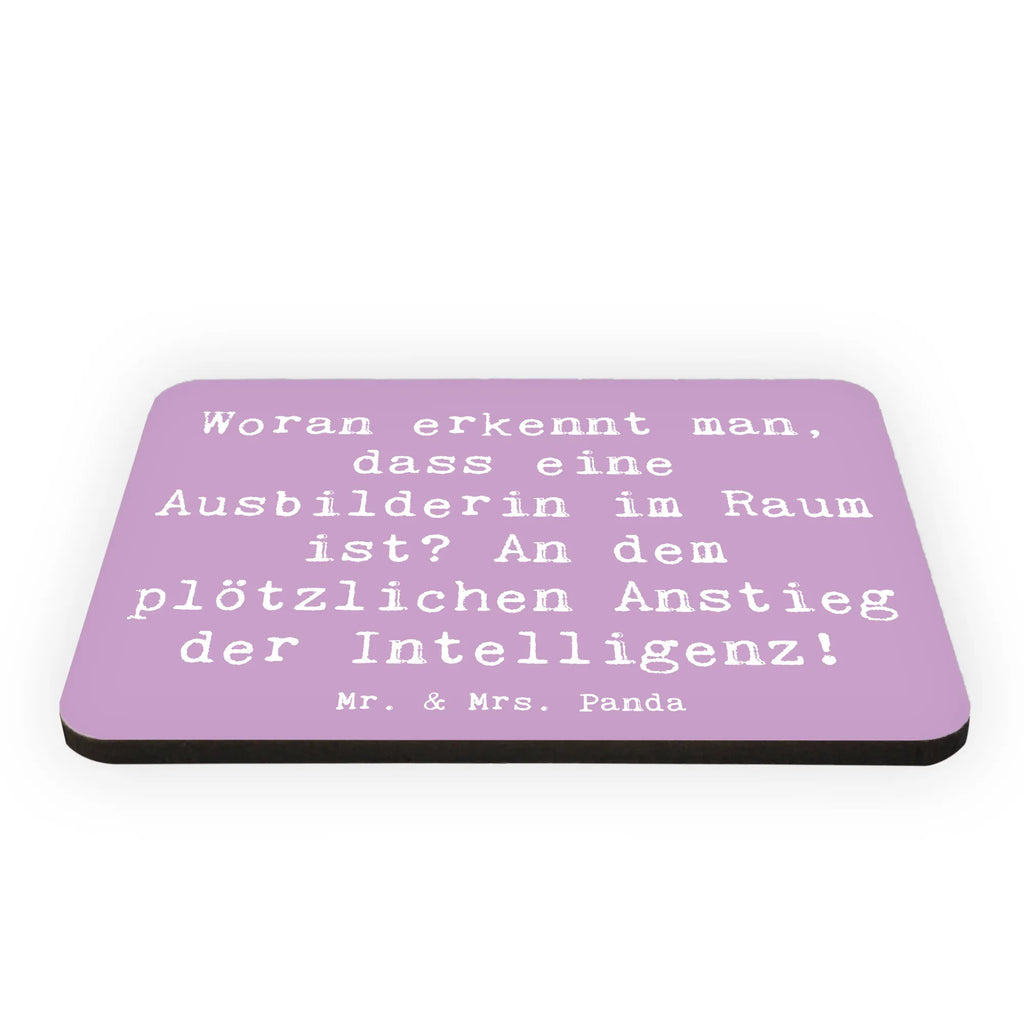 Magnet Spruch Woran erkennt man, dass eine Ausbilderin im Raum ist? An dem plötzlichen Anstieg der Intelligenz! Souvenir Magnet, Kühlschrank Dekoration, Motivmagnete, Kühlschrankmagnet, Dekomagnet, Pinnwandmagnet, Notiz Magnet, Whiteboard Magnet, Beruf, Ausbildung, Jubiläum, Abschied, Rente, Kollege, Kollegin, Geschenk, Schenken, Arbeitskollege, Mitarbeiter, Firma, Danke, Dankeschön