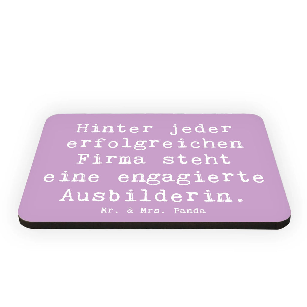 Magnet Saying Hinter jeder erfolgreichen Firma steht eine engagierte Ausbilderin. Kühlschrankmagnet, Motivmagnete, Dekomagnet, Notiz Magnet, Souvenir Magnet, Kühlschrank Dekoration, Whiteboard Magnet, Pinnwandmagnet, Beruf, Ausbildung, Jubiläum, Abschied, Rente, Kollege, Kollegin, Geschenk, Schenken, Arbeitskollege, Mitarbeiter, Firma, Danke, Dankeschön