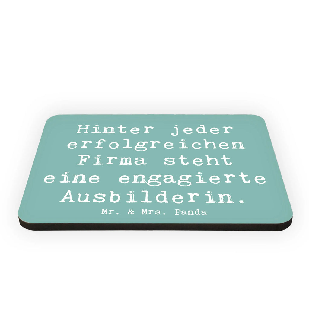 Magnet Saying Hinter jeder erfolgreichen Firma steht eine engagierte Ausbilderin. Kühlschrankmagnet, Motivmagnete, Dekomagnet, Notiz Magnet, Souvenir Magnet, Kühlschrank Dekoration, Whiteboard Magnet, Pinnwandmagnet, Beruf, Ausbildung, Jubiläum, Abschied, Rente, Kollege, Kollegin, Geschenk, Schenken, Arbeitskollege, Mitarbeiter, Firma, Danke, Dankeschön