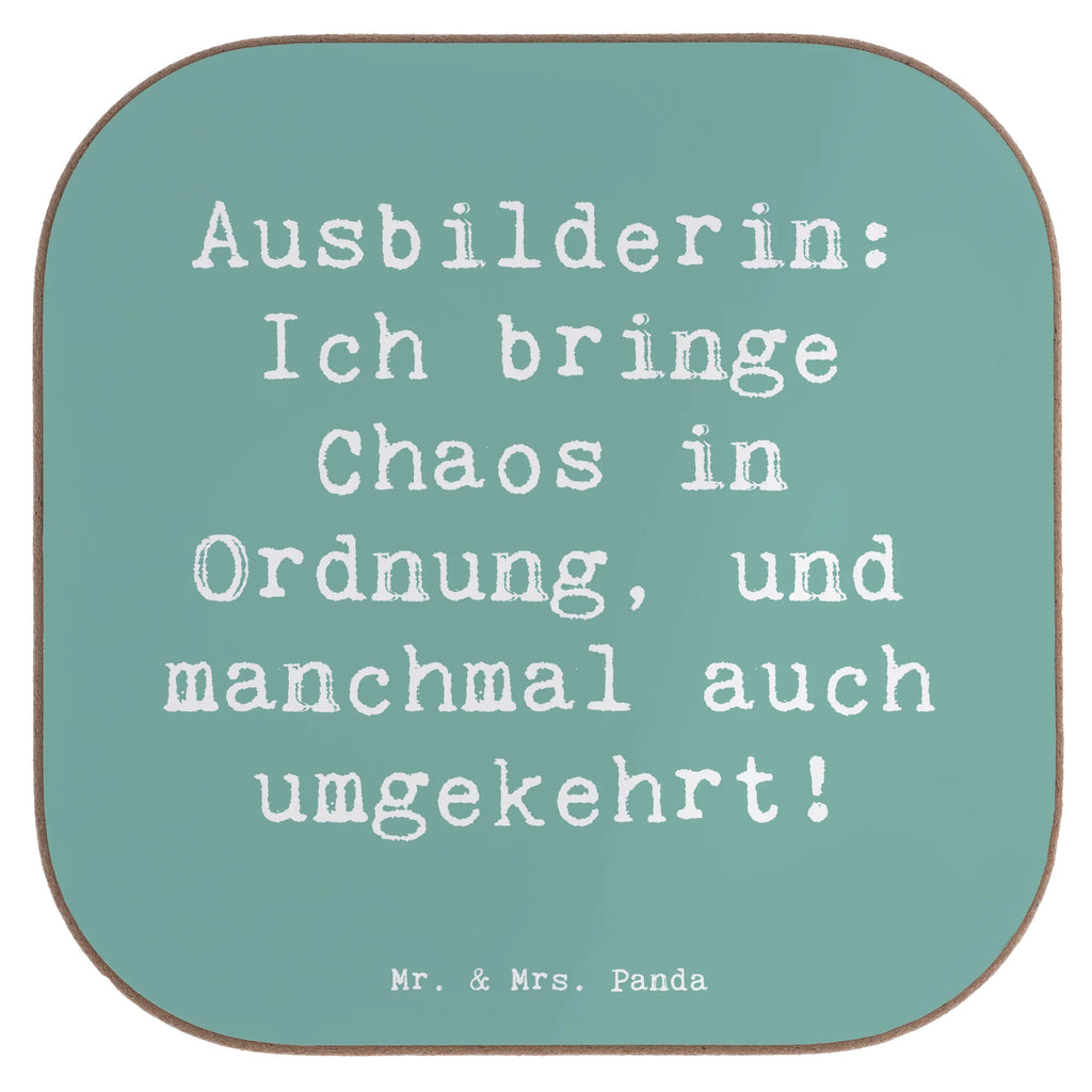 Untersetzer Spruch Ausbilderin: Ich bringe Chaos in Ordnung, und manchmal auch umgekehrt! Untersetzer Holz, Getränkeuntersetzer, Tassen Untersetzer, Untersetzer, Glasuntersetzer, Korkuntersetzer, Holzuntersetzer, Bierdeckel, Untersetzer Design, Untersetzer für Gläser, Untersetzer aus Holz, Untersetzer Gläser, Beruf, Ausbildung, Jubiläum, Abschied, Rente, Kollege, Kollegin, Geschenk, Schenken, Arbeitskollege, Mitarbeiter, Firma, Danke, Dankeschön