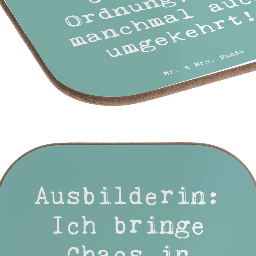 Untersetzer Spruch Ausbilderin: Ich bringe Chaos in Ordnung, und manchmal auch umgekehrt! Untersetzer Holz, Getränkeuntersetzer, Tassen Untersetzer, Untersetzer, Glasuntersetzer, Korkuntersetzer, Holzuntersetzer, Bierdeckel, Untersetzer Design, Untersetzer für Gläser, Untersetzer aus Holz, Untersetzer Gläser, Beruf, Ausbildung, Jubiläum, Abschied, Rente, Kollege, Kollegin, Geschenk, Schenken, Arbeitskollege, Mitarbeiter, Firma, Danke, Dankeschön