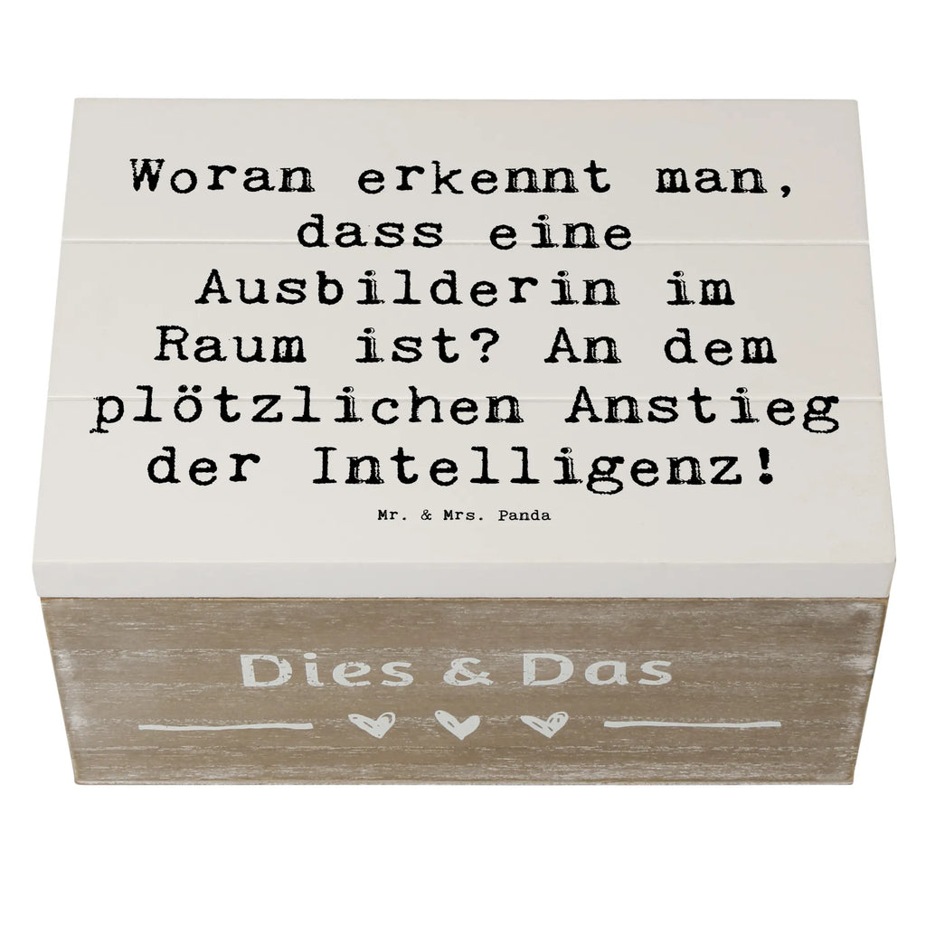 Holzkiste Spruch Woran erkennt man, dass eine Ausbilderin im Raum ist? An dem plötzlichen Anstieg der Intelligenz! Erinnerungskiste, Geschenkdose, Schatzkiste, Truhe, Dekokiste, Holzkiste, Geschenkbox, XXL, Schatulle, Kiste, Erinnerungsbox, Aufbewahrungsbox, Beruf, Ausbildung, Jubiläum, Abschied, Rente, Kollege, Kollegin, Geschenk, Schenken, Arbeitskollege, Mitarbeiter, Firma, Danke, Dankeschön