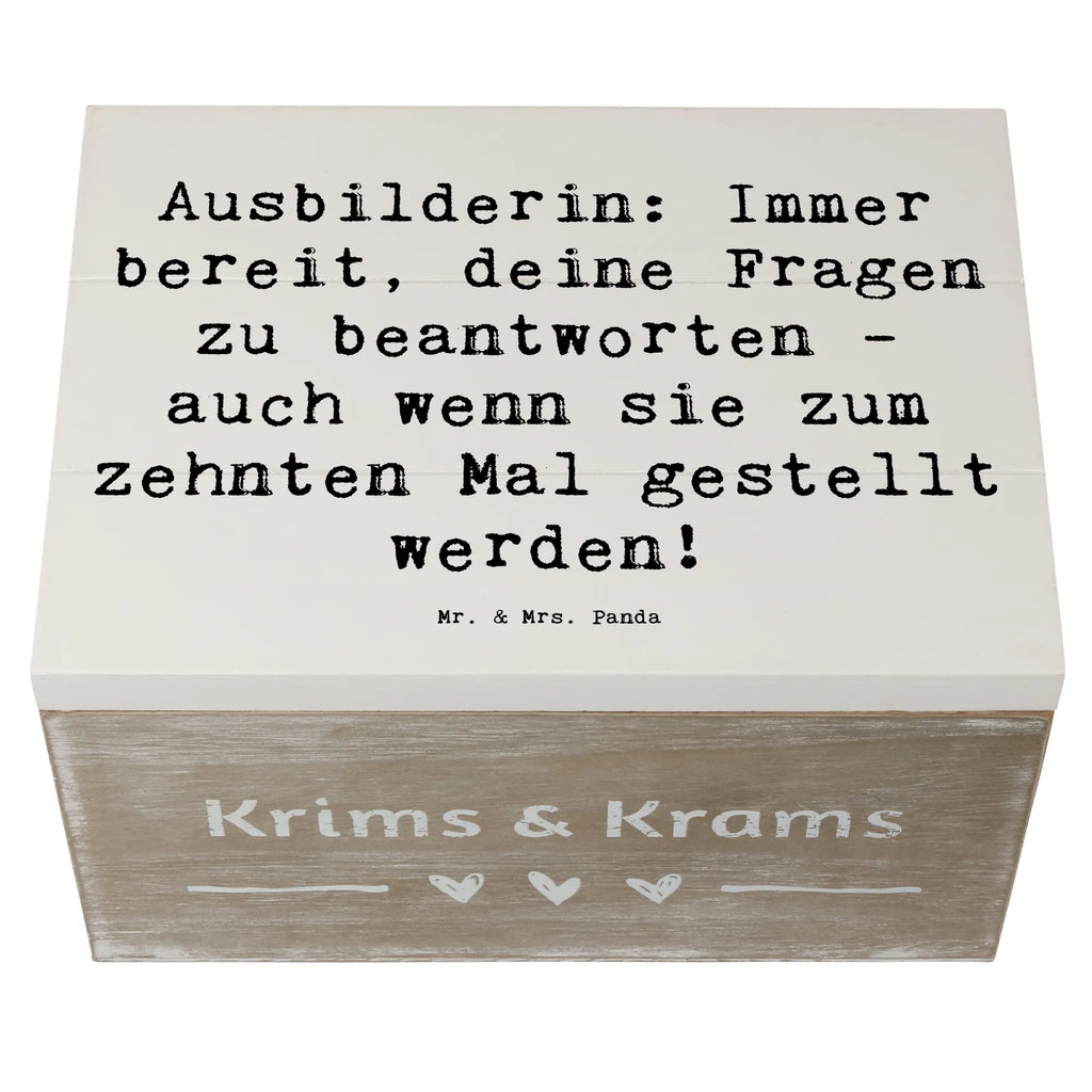 Wooden chest Saying Ausbilderin: Immer bereit, deine Fragen zu beantworten - auch wenn sie zum zehnten Mal gestellt werden! Schatulle, aufbewahrungstruhe, Holzkisten, Holz Aufbewahrungsbox, holzkästchen, Holzkiste mit Deckel, Holztruhe, Aufbewahrungsbox aus Holz, box holz, holzschatulle, Aufbewahrungsbox, Box aus Holz, holzschachtel, Holzbox mit Deckel, Holzbox, Holzboxen, truhe holz, Holzkiste, aufbewahrungskiste mit deckel, aufbewahrungsboxen, Aufbewahrungskiste, Aufbewahrungsbox Holz, aufbewahrungskisten, holztruhen, kiste holz, Geschenk, Danke, Dankeschön, Schenken, Beruf, Ausbildung, Abschied, Rente, Kollege, Kollegin, Arbeitskollege, Mitarbeiter, Jubiläum, Firma