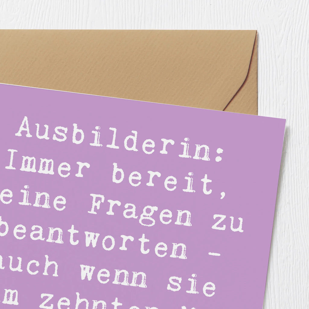 Deluxe Karte Spruch Ausbilderin: Immer bereit, deine Fragen zu beantworten - auch wenn sie zum zehnten Mal gestellt werden! Hochwertige Klappkarte, Einladungskarte, Glückwunschkarte, Karte, Hochzeitskarte, Hochwertige Grußkarte, Klappkarte, Grußkarte, Geburtstagskarte, Beruf, Ausbildung, Jubiläum, Abschied, Rente, Kollege, Kollegin, Geschenk, Schenken, Arbeitskollege, Mitarbeiter, Firma, Danke, Dankeschön