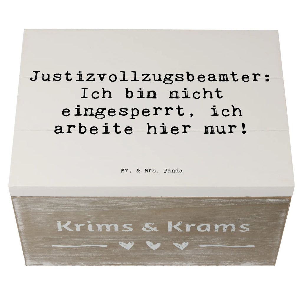 Holzkiste Spruch Justizvollzugsbeamter: Ich bin nicht eingesperrt, ich arbeite hier nur! Truhe, Holzkiste, Geschenkbox, XXL, Dekokiste, Schatulle, Geschenkdose, Erinnerungsbox, Schatzkiste, Erinnerungskiste, Kiste, Aufbewahrungsbox, Beruf, Ausbildung, Jubiläum, Abschied, Rente, Kollege, Kollegin, Geschenk, Schenken, Arbeitskollege, Mitarbeiter, Firma, Danke, Dankeschön