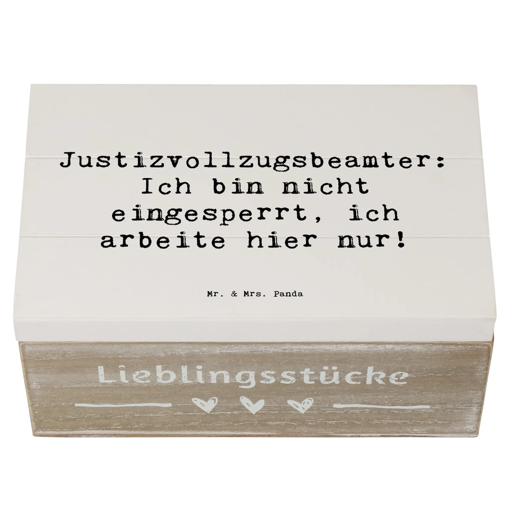 Holzkiste Spruch Justizvollzugsbeamter: Ich bin nicht eingesperrt, ich arbeite hier nur! Truhe, Holzkiste, Geschenkbox, XXL, Dekokiste, Schatulle, Geschenkdose, Erinnerungsbox, Schatzkiste, Erinnerungskiste, Kiste, Aufbewahrungsbox, Beruf, Ausbildung, Jubiläum, Abschied, Rente, Kollege, Kollegin, Geschenk, Schenken, Arbeitskollege, Mitarbeiter, Firma, Danke, Dankeschön