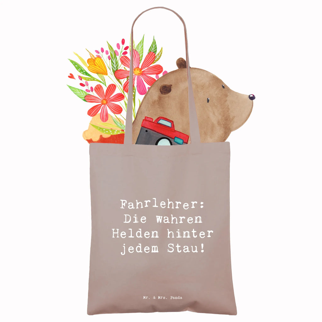 Tragetasche Spruch Fahrlehrer: Die wahren Helden hinter jedem Stau! Beuteltasche, Beutel, Einkaufstasche, Jutebeutel, Stoffbeutel, Tasche, Shopper, Umhängetasche, Strandtasche, Schultertasche, Stofftasche, Tragetasche, Badetasche, Jutetasche, Einkaufstüte, Laptoptasche, Beruf, Ausbildung, Jubiläum, Abschied, Rente, Kollege, Kollegin, Geschenk, Schenken, Arbeitskollege, Mitarbeiter, Firma, Danke, Dankeschön
