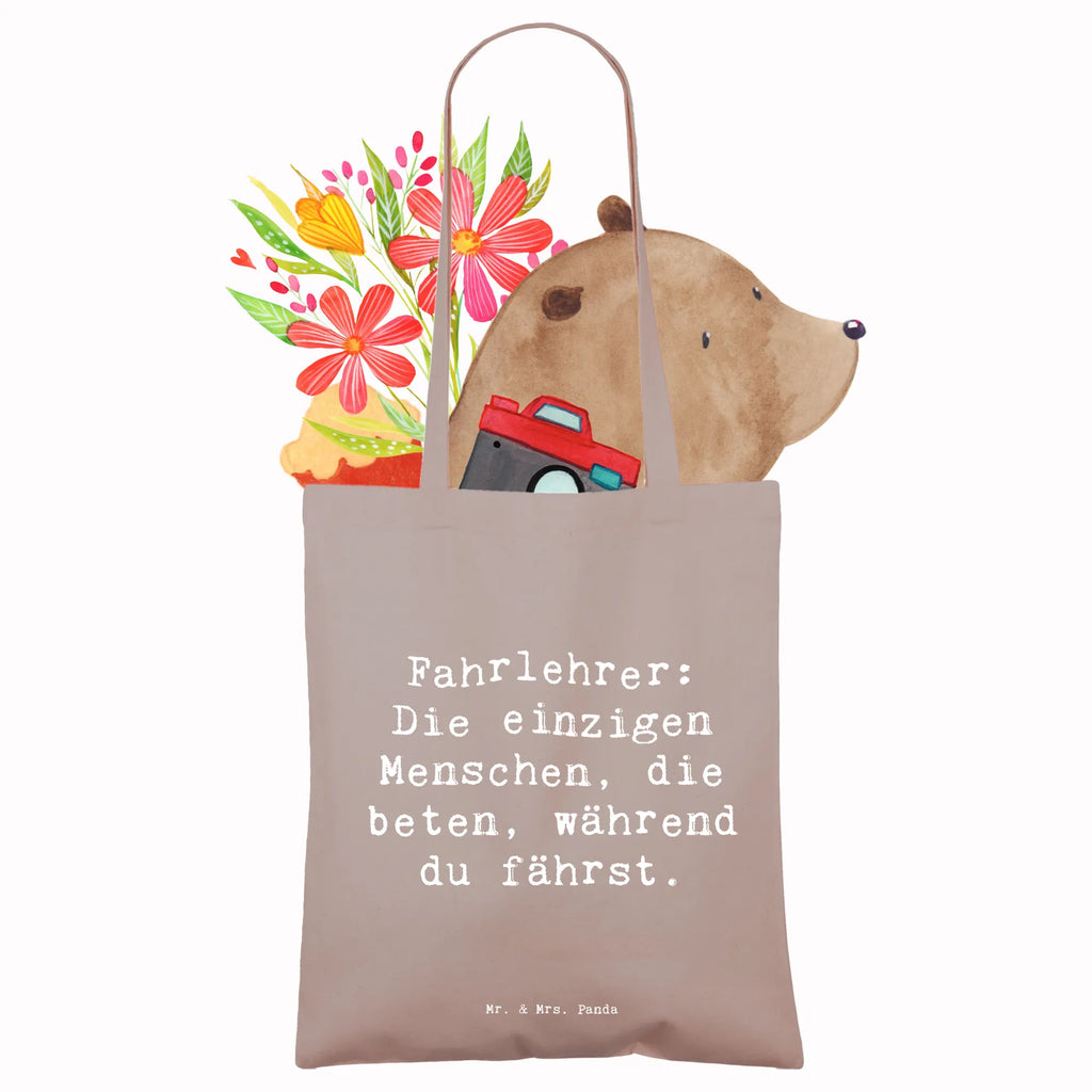 Tragetasche Spruch Fahrlehrer: Die einzigen Menschen, die beten, während du fährst. Jutebeutel, Stofftasche, Shopper, Einkaufstüte, Tragetasche, Laptoptasche, Tasche, Beuteltasche, Beutel, Umhängetasche, Strandtasche, Stoffbeutel, Jutetasche, Schultertasche, Einkaufstasche, Badetasche, Beruf, Ausbildung, Jubiläum, Abschied, Rente, Kollege, Kollegin, Geschenk, Schenken, Arbeitskollege, Mitarbeiter, Firma, Danke, Dankeschön