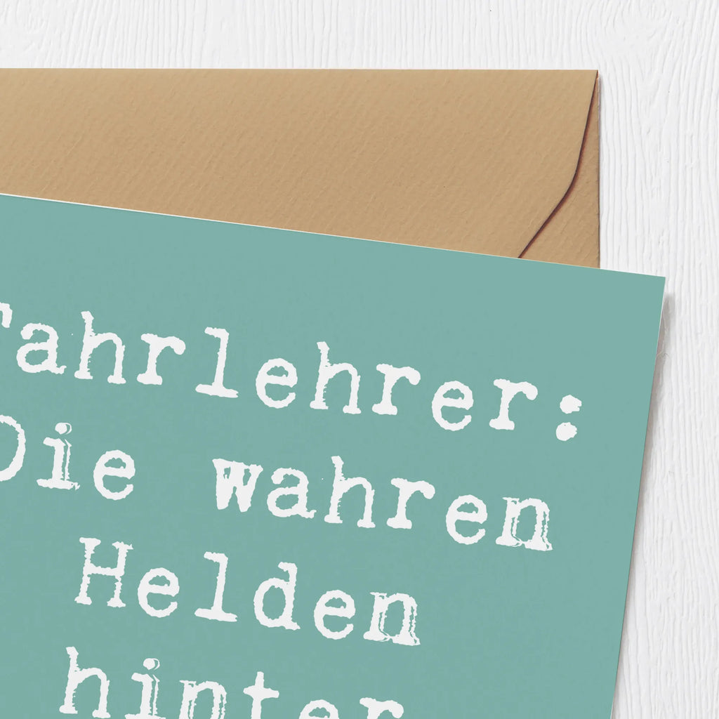 Deluxe Karte Spruch Fahrlehrer: Die wahren Helden hinter jedem Stau! Karte, Glückwunschkarte, Klappkarte, Hochwertige Grußkarte, Einladungskarte, Hochwertige Klappkarte, Hochzeitskarte, Grußkarte, Geburtstagskarte, Beruf, Ausbildung, Jubiläum, Abschied, Rente, Kollege, Kollegin, Geschenk, Schenken, Arbeitskollege, Mitarbeiter, Firma, Danke, Dankeschön